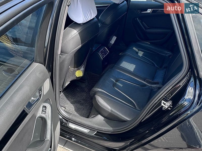 Седан Audi A4 2010 в Золочеві