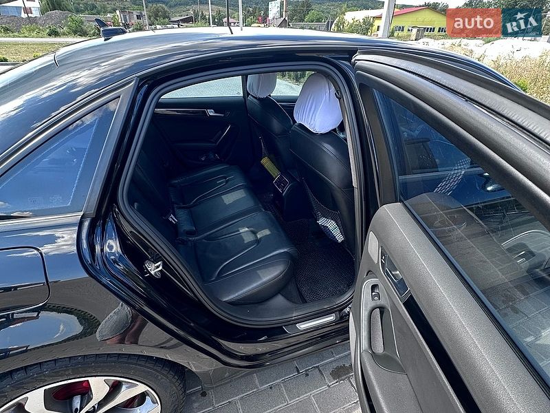 Седан Audi A4 2010 в Золочеві