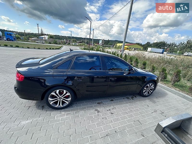 Седан Audi A4 2010 в Золочеві