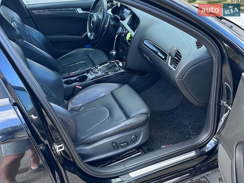 Седан Audi A4 2010 в Золочеві