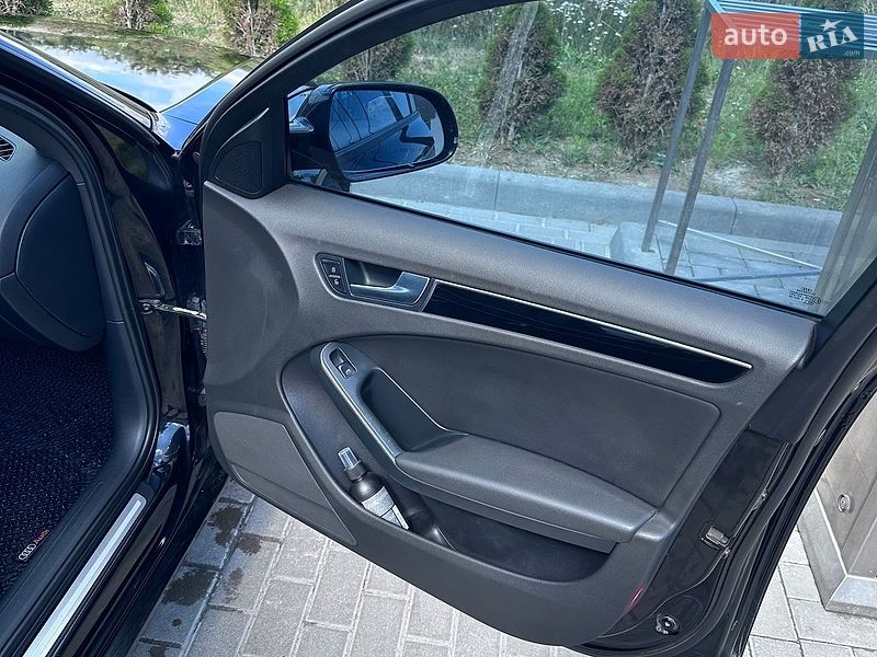Седан Audi A4 2010 в Золочеві