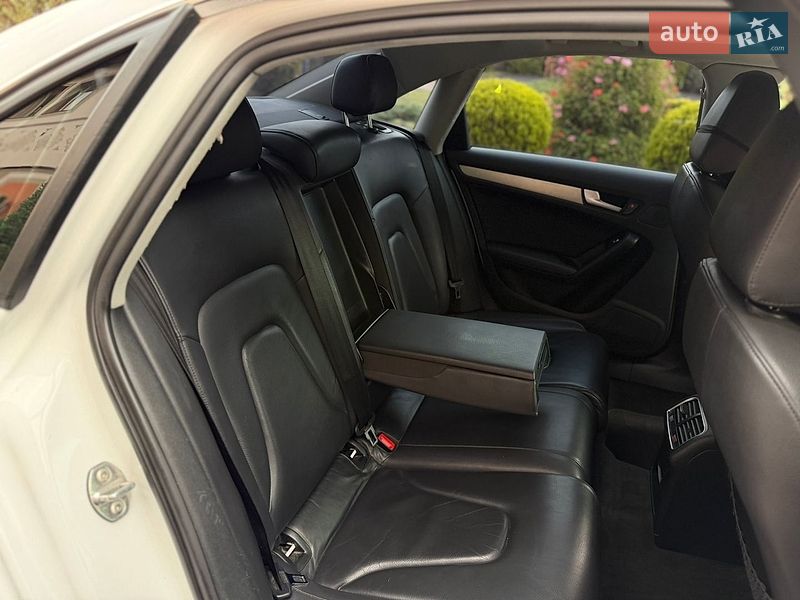 Седан Audi A4 2013 в Львові