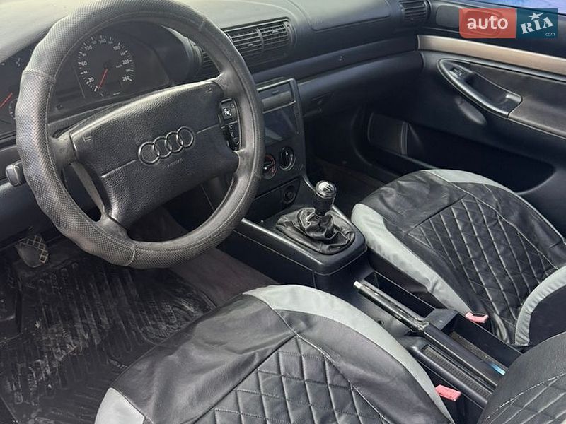 Седан Audi A4 1995 в Хмельницькому