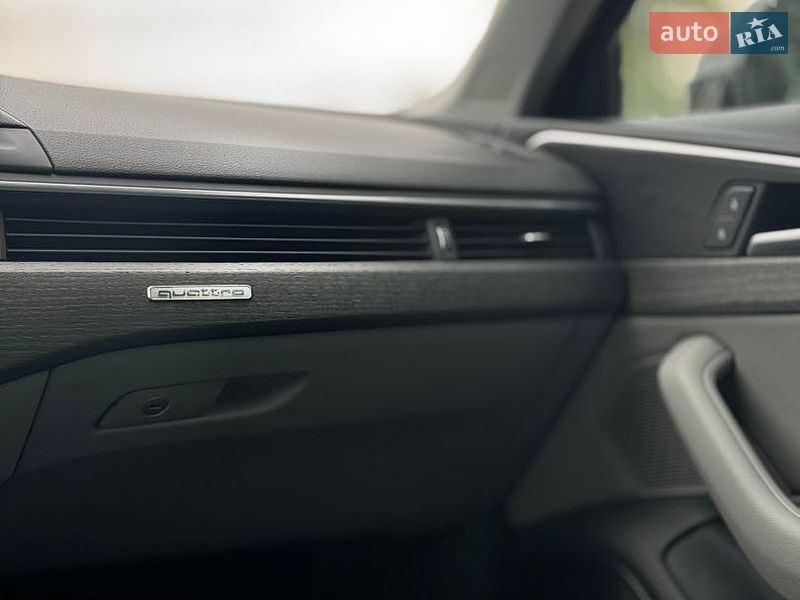 Седан Audi A4 2018 в Бурштині