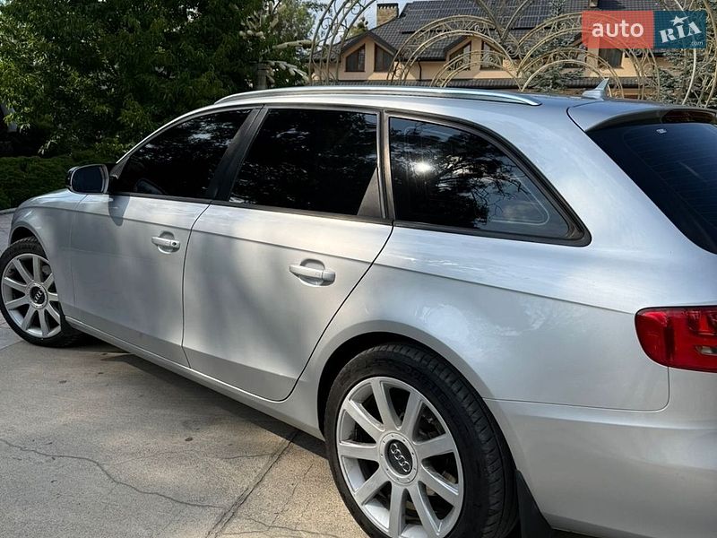 Універсал Audi A4 2010 в Жовкві