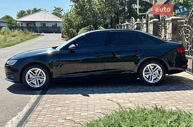 Седан Audi A4 2017 в Киеве