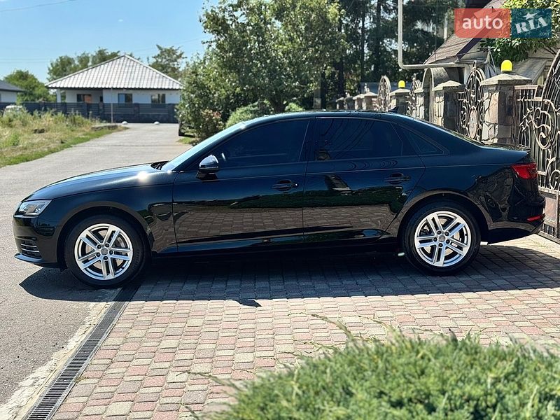 Седан Audi A4 2017 в Киеве