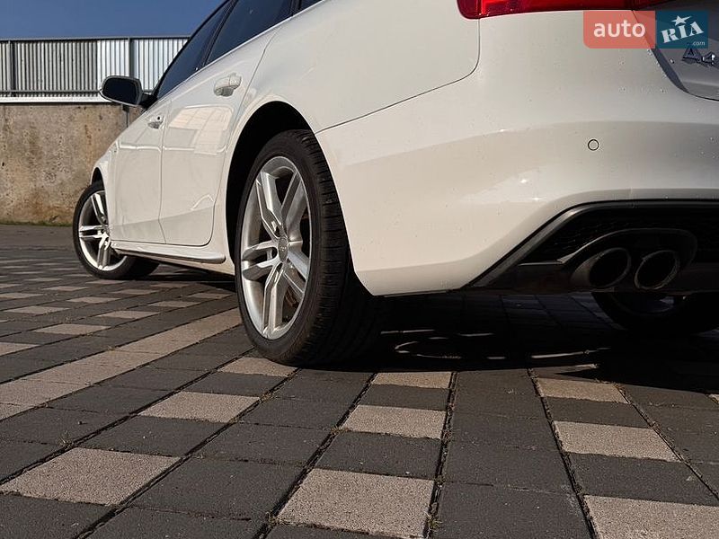 Седан Audi A4 2015 в Стрию