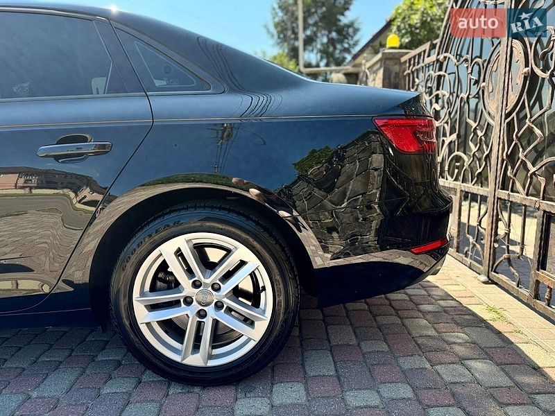 Седан Audi A4 2017 в Киеве