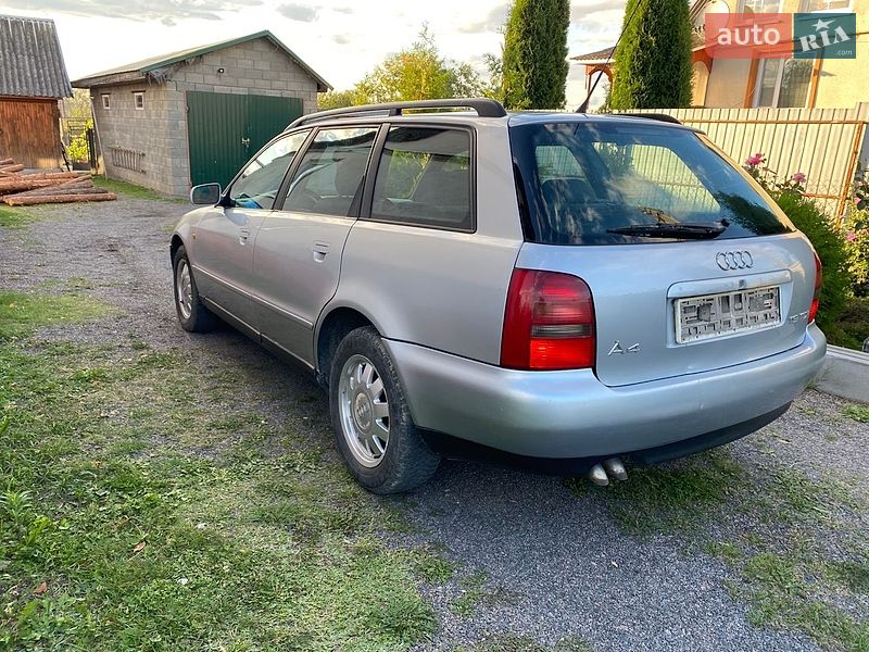 Универсал Audi A4 1998 в Рокитном