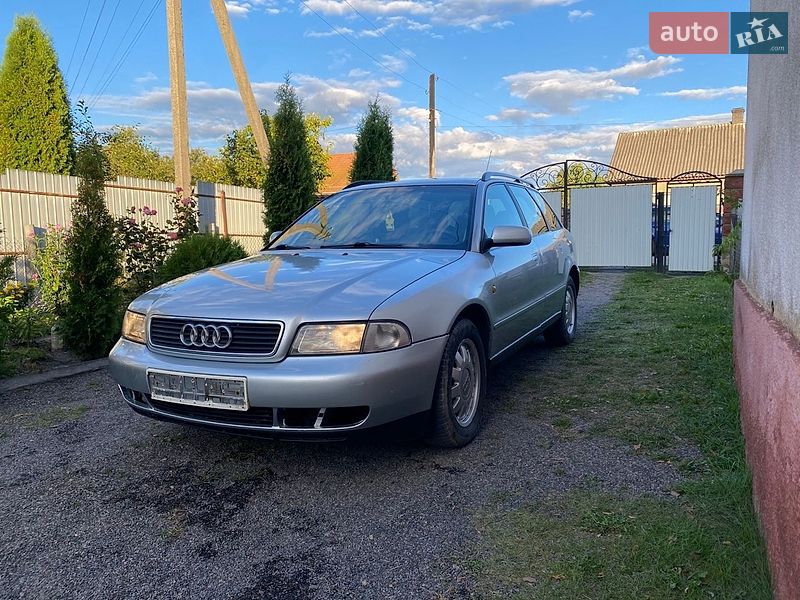 Универсал Audi A4 1998 в Рокитном