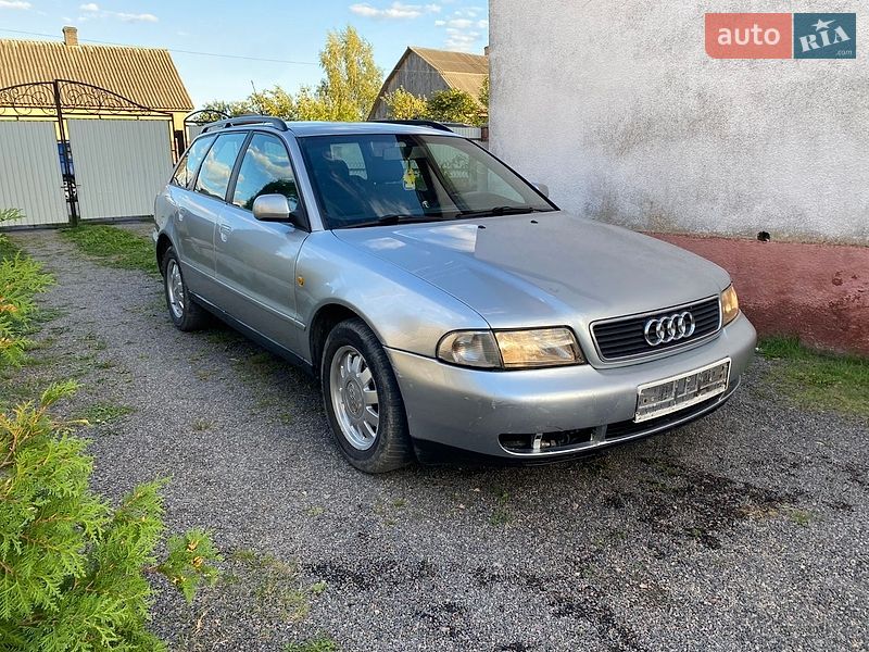 Универсал Audi A4 1998 в Рокитном