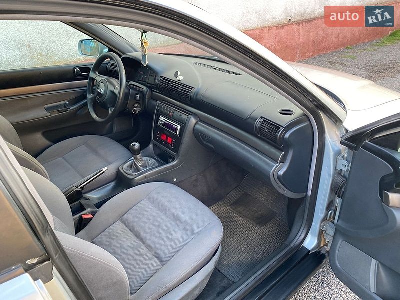 Универсал Audi A4 1998 в Рокитном