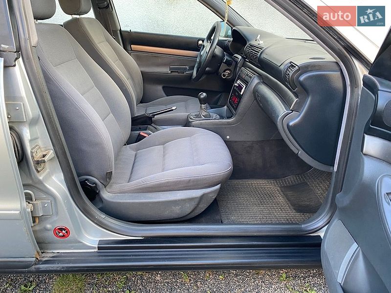Универсал Audi A4 1998 в Рокитном