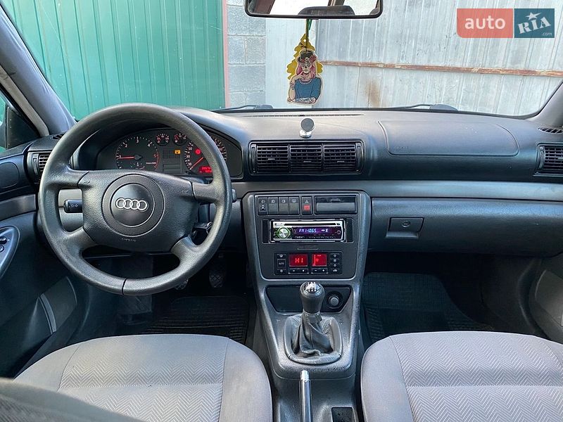 Универсал Audi A4 1998 в Рокитном