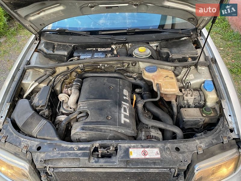Универсал Audi A4 1998 в Рокитном