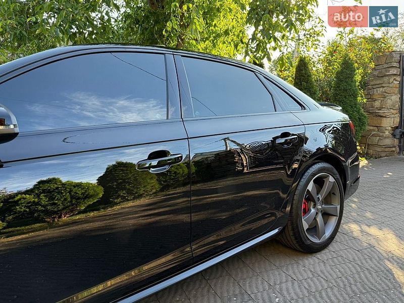 Седан Audi A4 2018 в Стрию