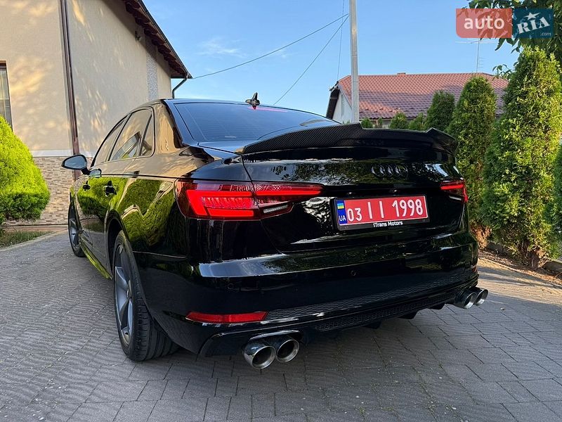 Седан Audi A4 2018 в Стрию