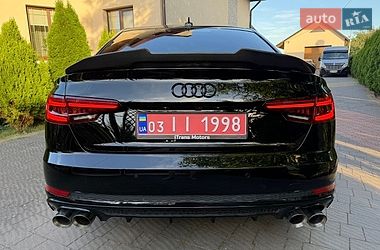 Седан Audi A4 2018 в Стрию
