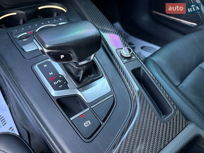 Седан Audi A4 2018 в Стрию