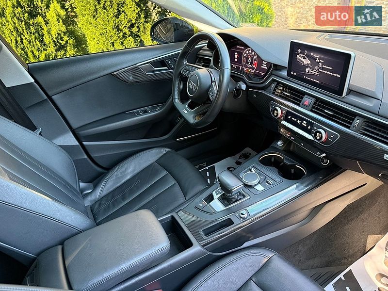 Седан Audi A4 2018 в Стрию
