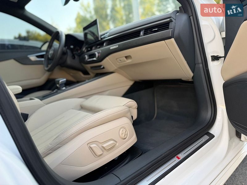 Седан Audi A4 2020 в Киеве
