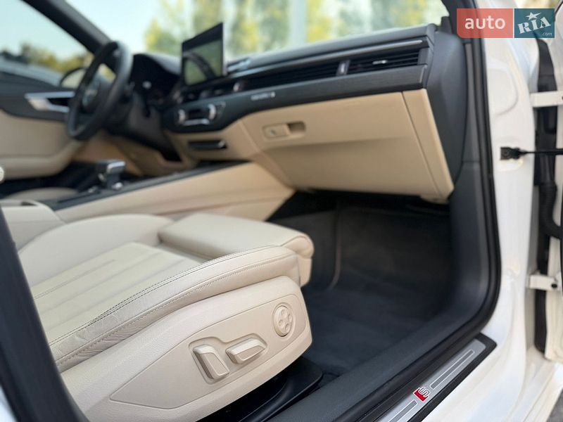 Седан Audi A4 2020 в Киеве