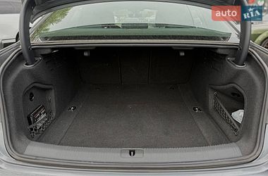 Седан Audi A4 2016 в Львові