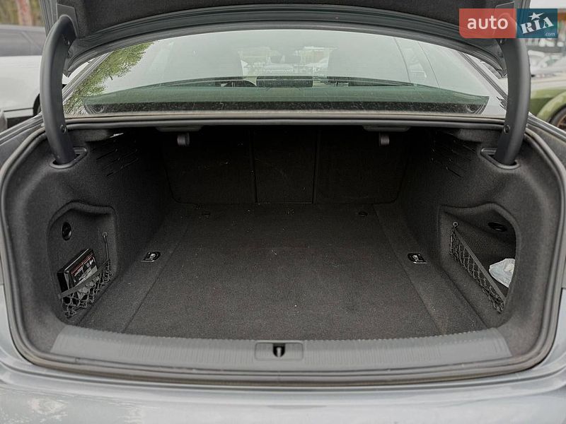 Седан Audi A4 2016 в Львові