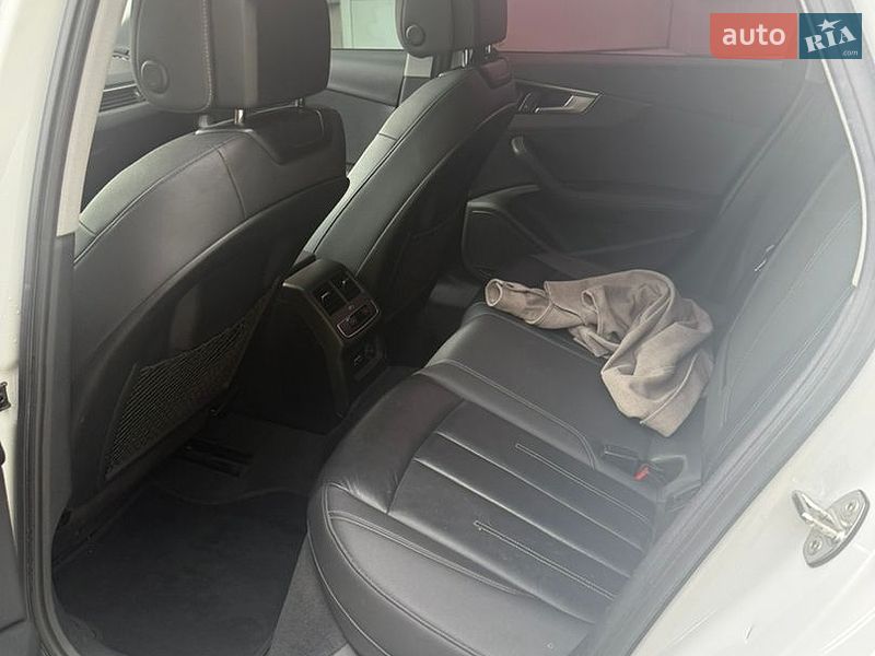 Седан Audi A4 2020 в Львові