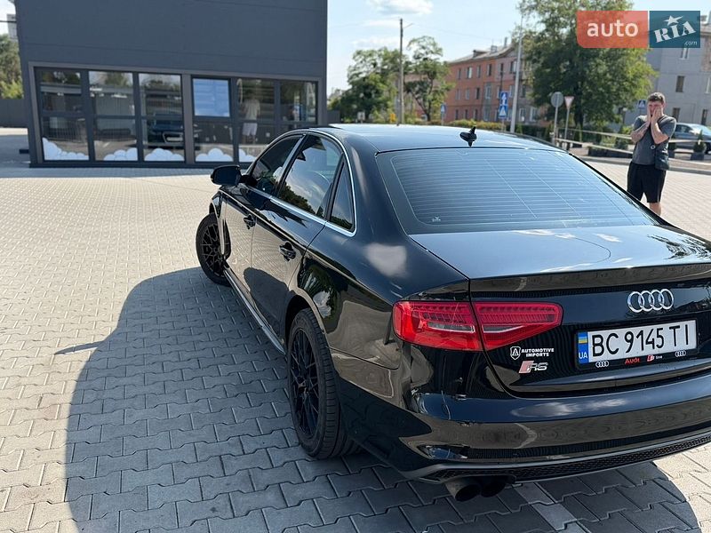 Седан Audi A4 2014 в Львове