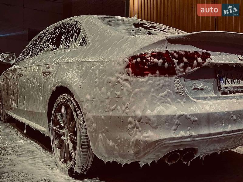 Седан Audi A4 2013 в Киеве