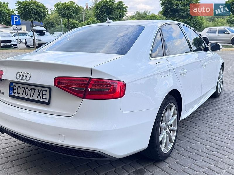 Седан Audi A4 2014 в Львове