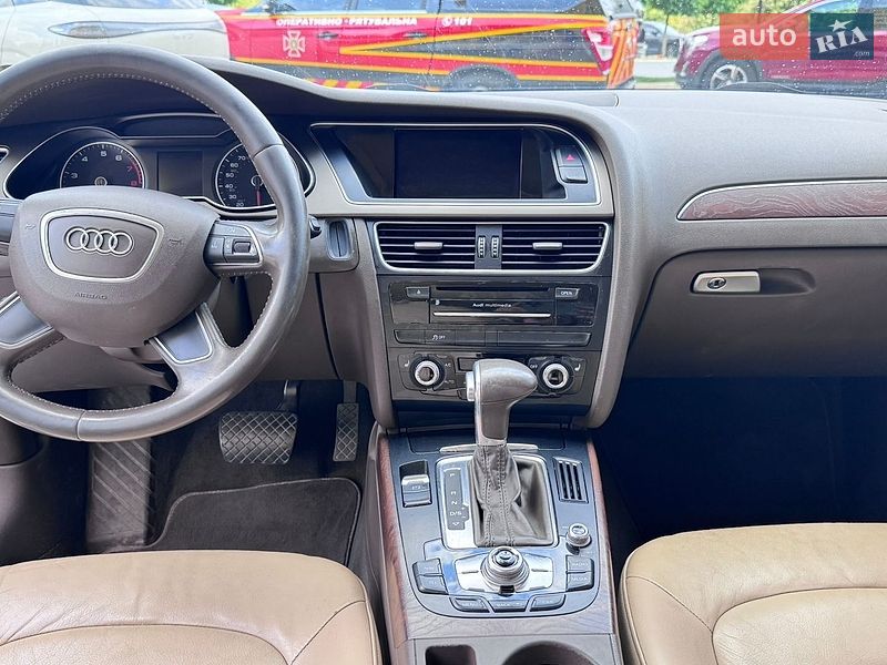Седан Audi A4 2014 в Львове