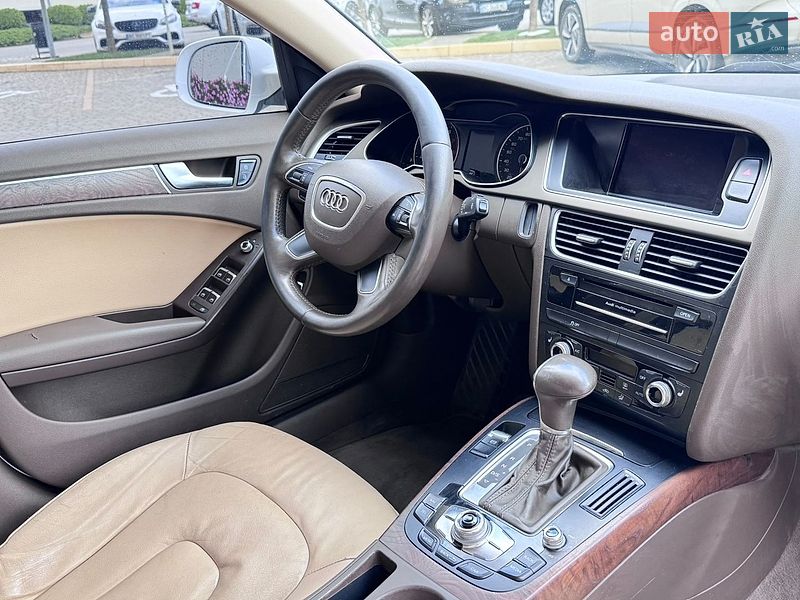 Седан Audi A4 2014 в Львове