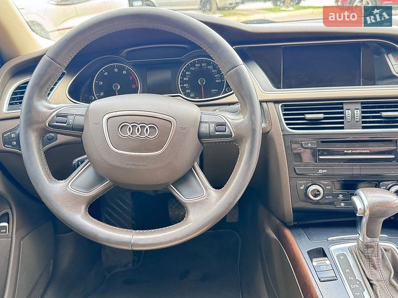 Седан Audi A4 2014 в Львові