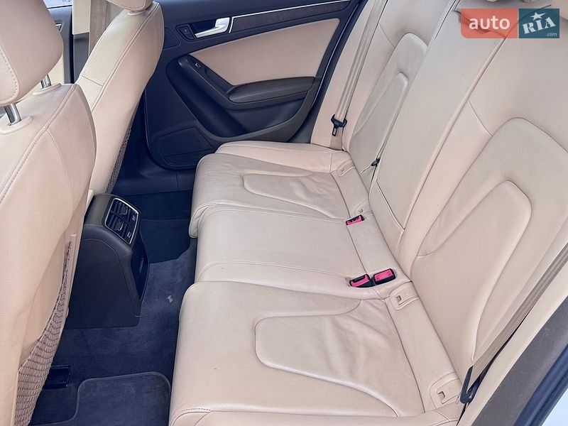 Седан Audi A4 2014 в Львові