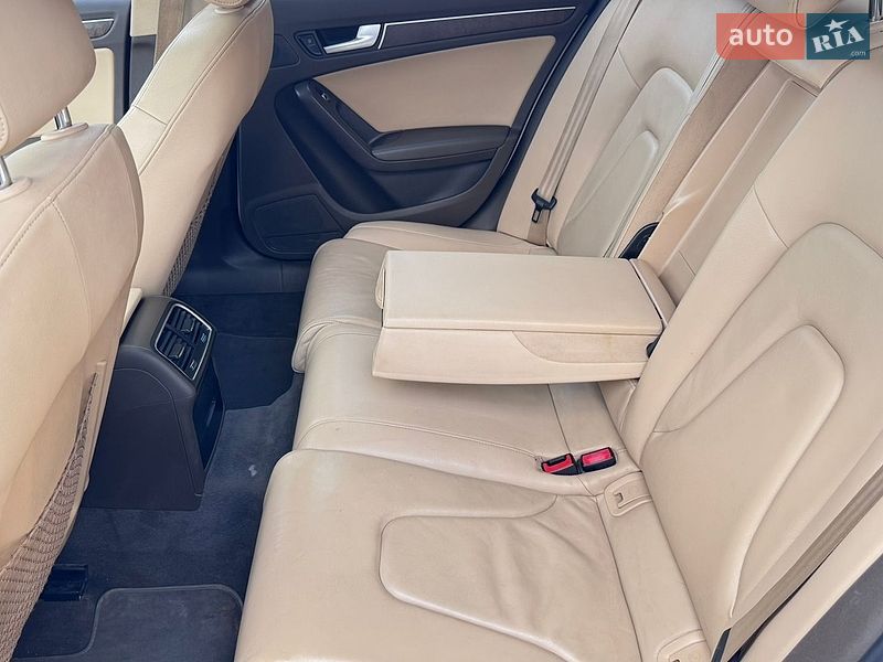 Седан Audi A4 2014 в Львове