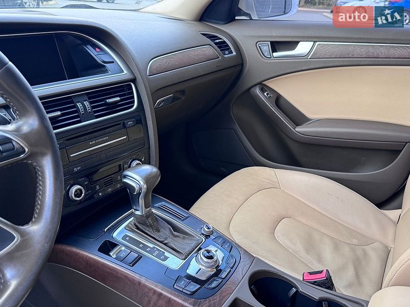 Седан Audi A4 2014 в Львове