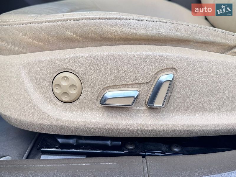 Седан Audi A4 2014 в Львові
