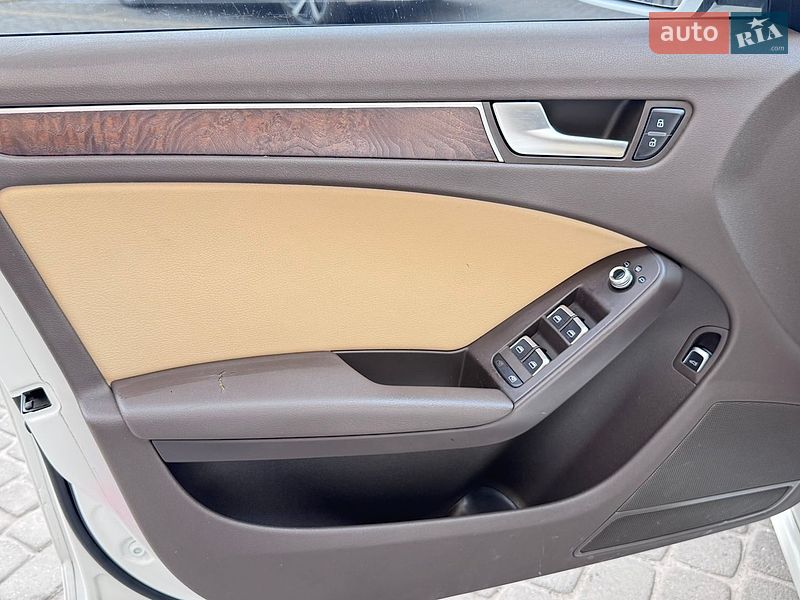 Седан Audi A4 2014 в Львове
