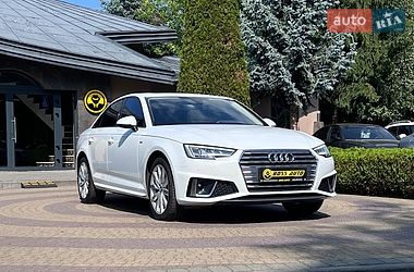Седан Audi A4 2018 в Львове