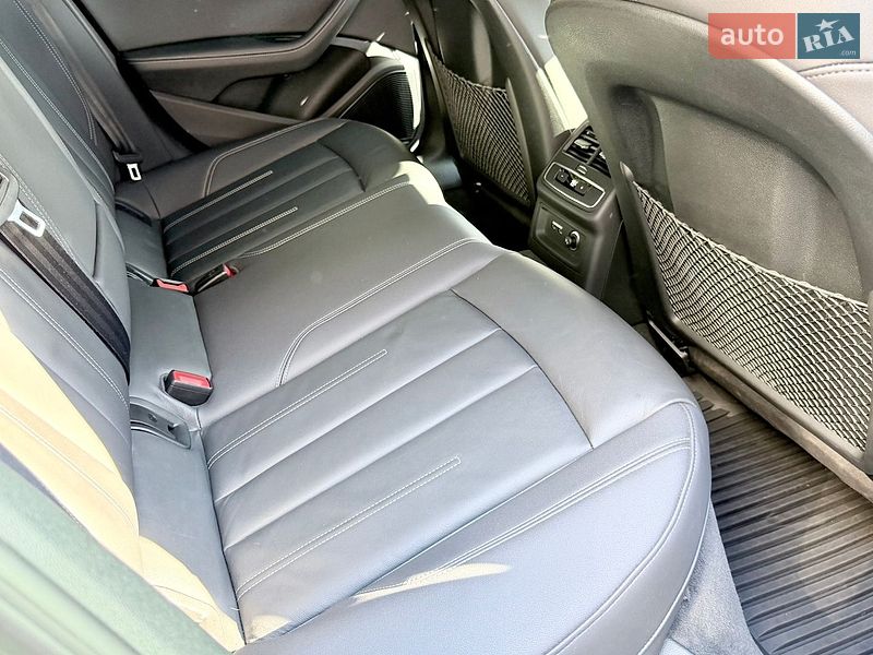 Седан Audi A4 2022 в Харкові