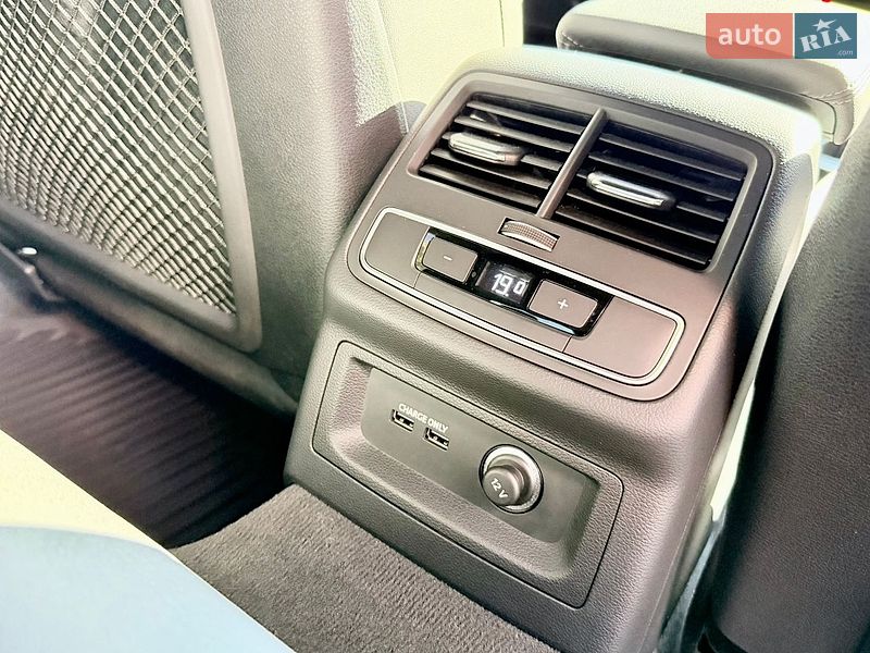 Седан Audi A4 2022 в Харкові