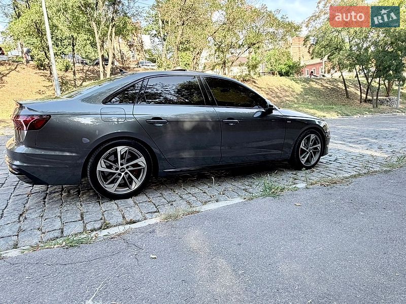 Седан Audi A4 2022 в Харкові