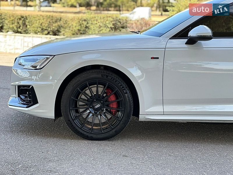 Седан Audi A4 2016 в Днепре