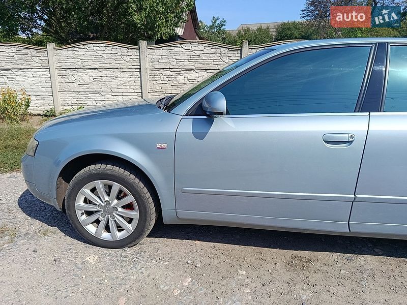 Седан Audi A4 2004 в Валках