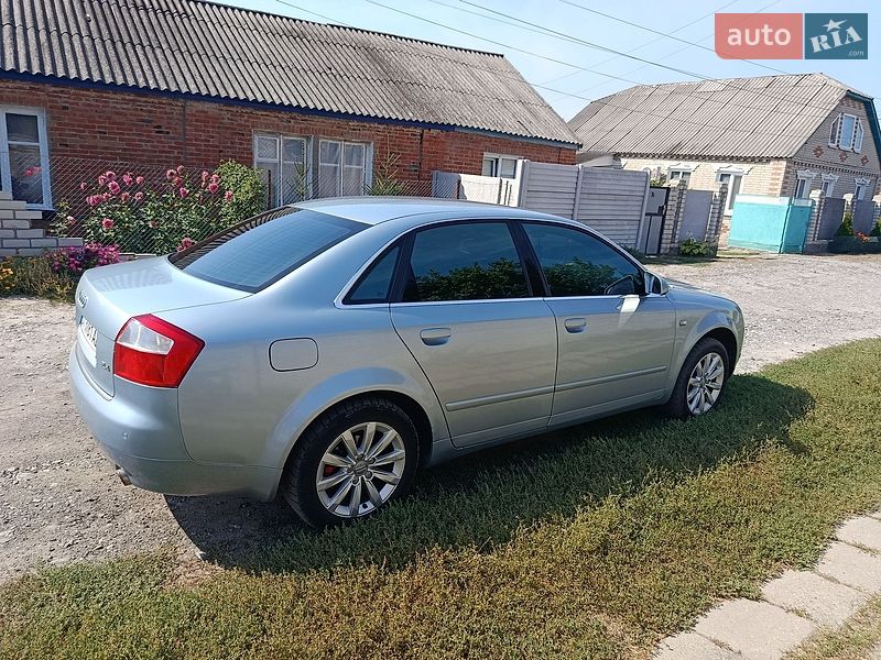 Седан Audi A4 2004 в Валках