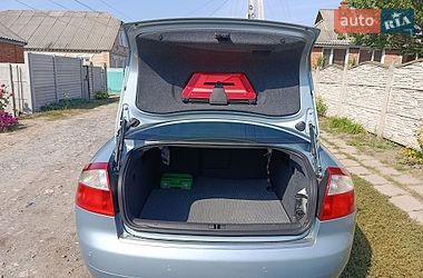Седан Audi A4 2004 в Валках