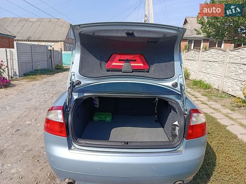 Седан Audi A4 2004 в Валках